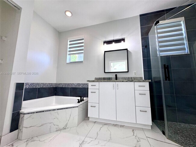 Building Photo - 21405 Ingraham Ave Rd