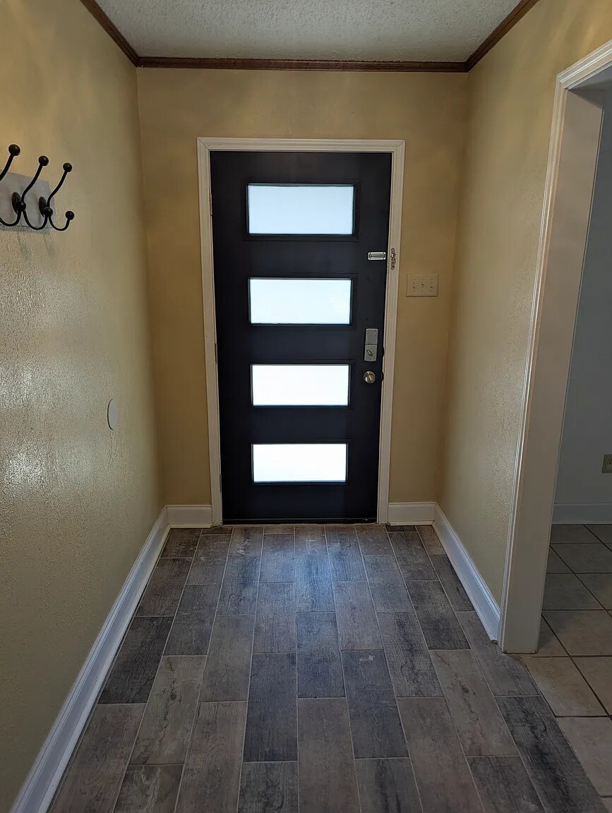 Front Entry Hall - 273 Leafy Hollow Ln