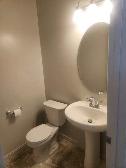 Building Photo - 359 S Deep Creek Dr