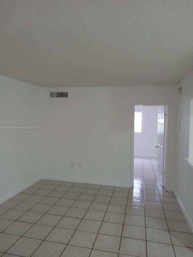 Building Photo - 1230 W 54th St