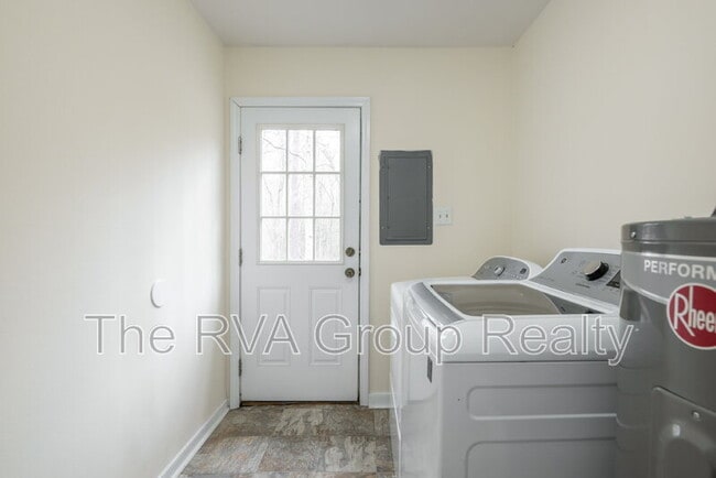 Building Photo - 8907 Huntingcreek Terrace