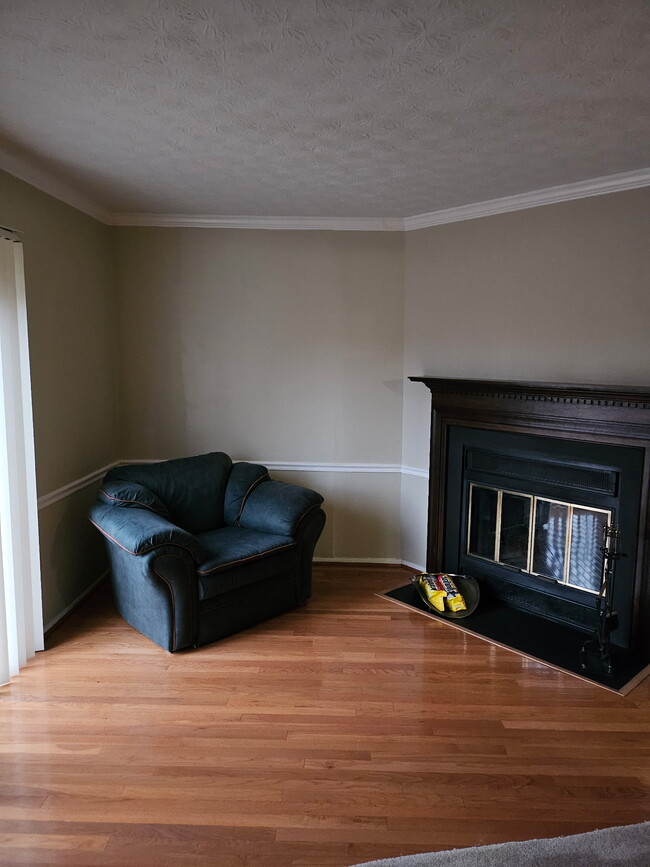 Building Photo - 1295 Elm Grove Cir