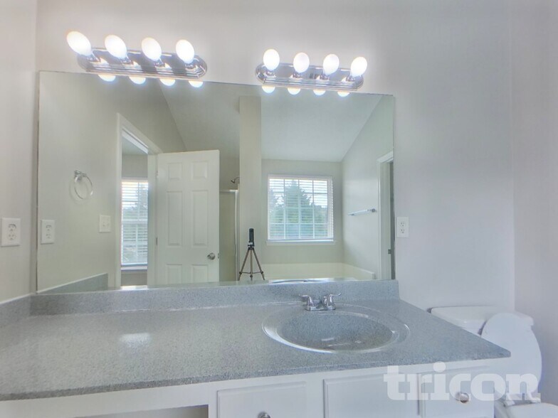 Building Photo - 988 Winding Down Way