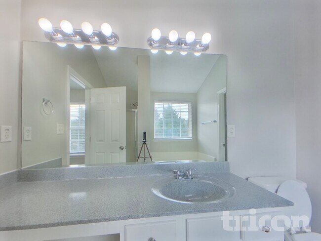 Building Photo - 988 Winding Down Way