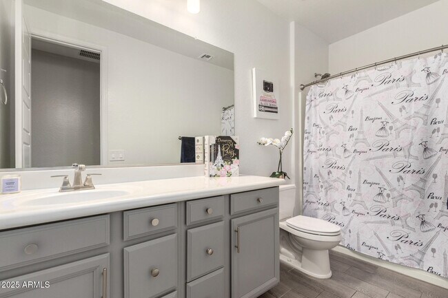 Building Photo - 10029 E Tahoe Ave