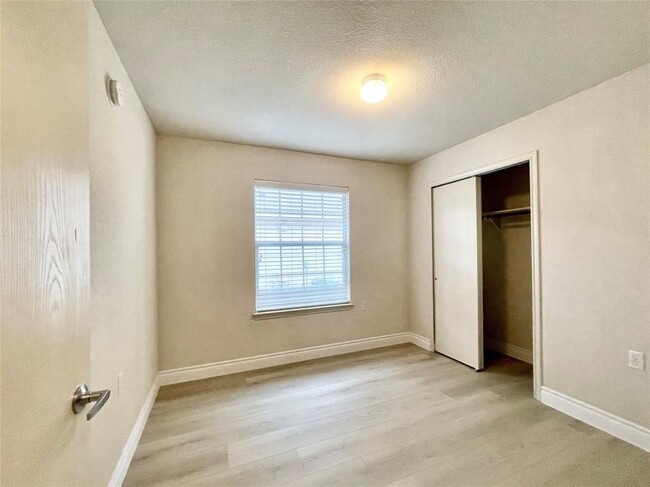 Building Photo - 11905 Aitne Ln