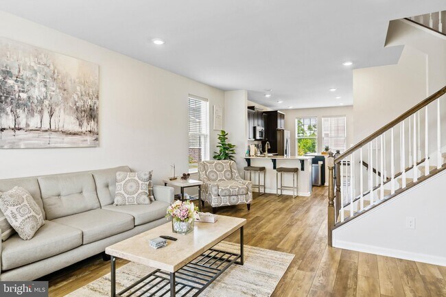 Building Photo - 18 Rome Wy