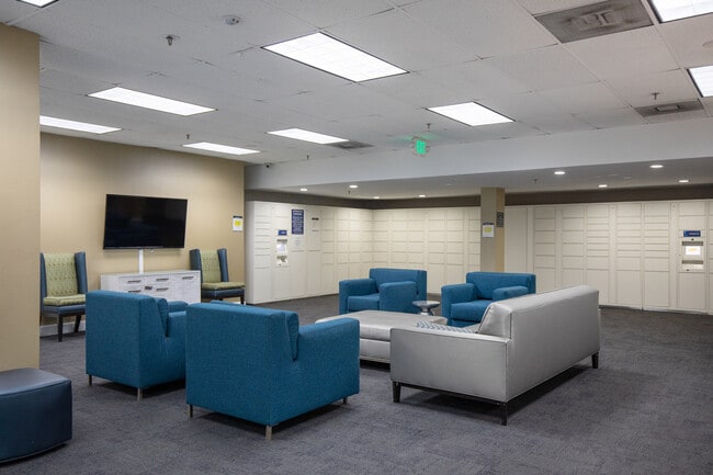 Building Photo - 3333 W 2nd St