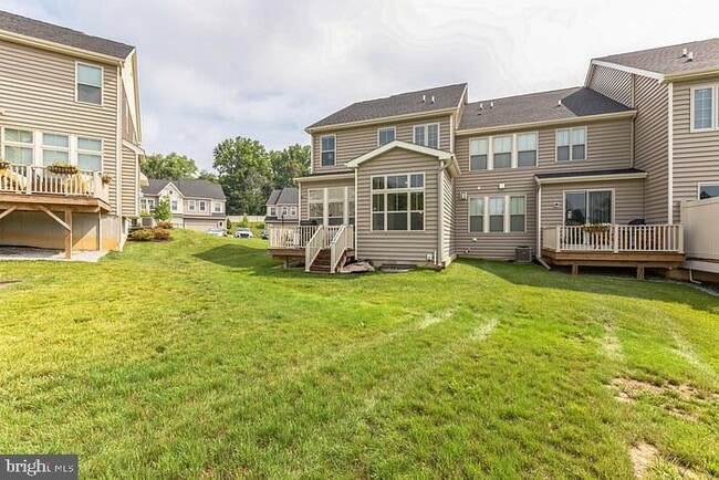 Building Photo - 250 Kestrel Ct
