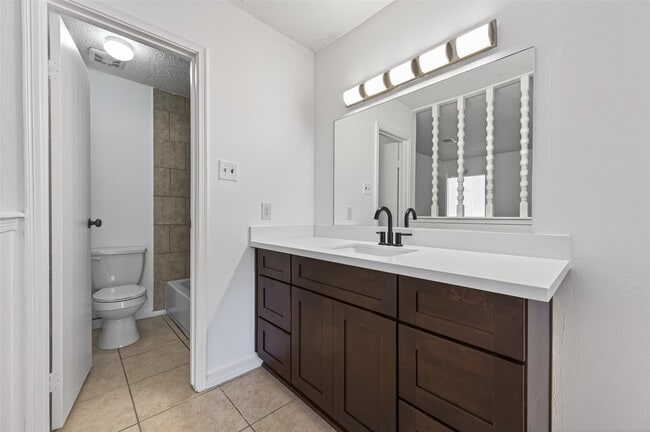 Building Photo - 2603 Shady Bayou Ln