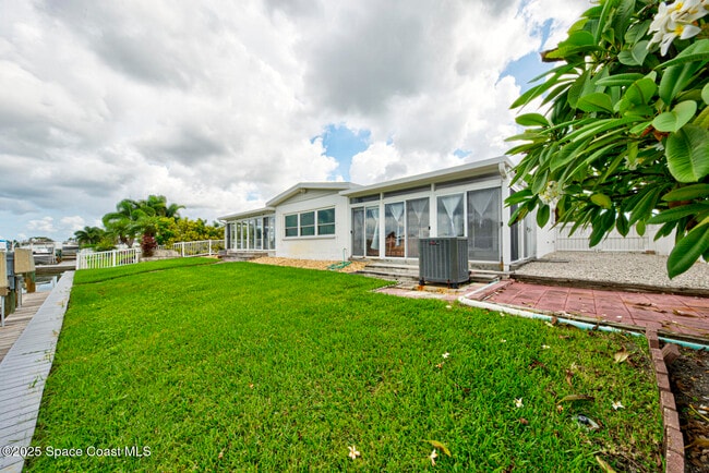 Building Photo - 1065 Molaki Dr