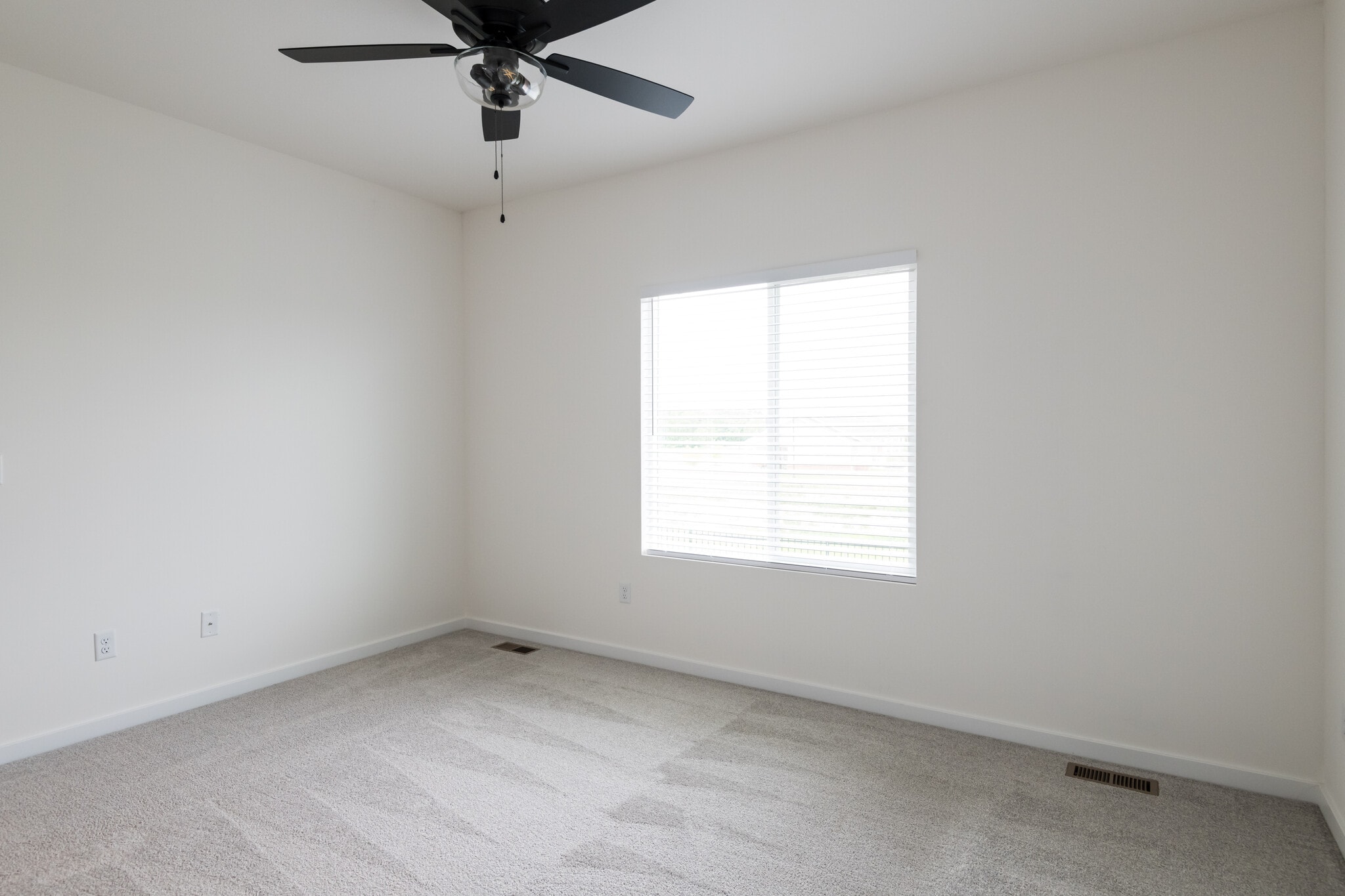 Master Suite - 5347 Pinecrest Ct N