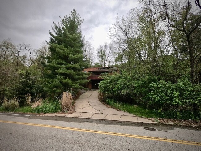 Building Photo - 8/1 Mid Century Modern Private House Bordering Frick Park. 1 of a kind.