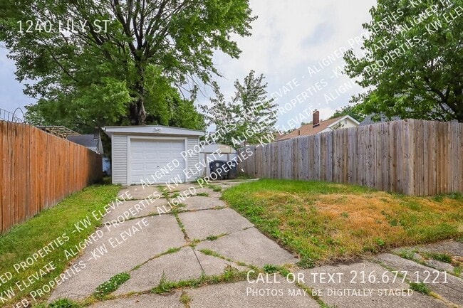 Building Photo - 1240 Lily St