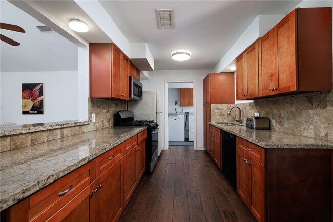Building Photo - 12826 Hill Dr