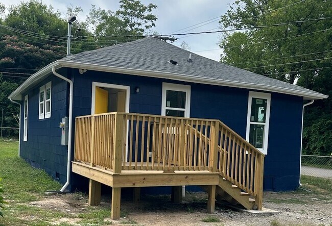 Rear Entry - 1814 Dodson Ave