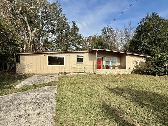 Primary Photo - Charming 3-Bedroom Rental with Separate Li...