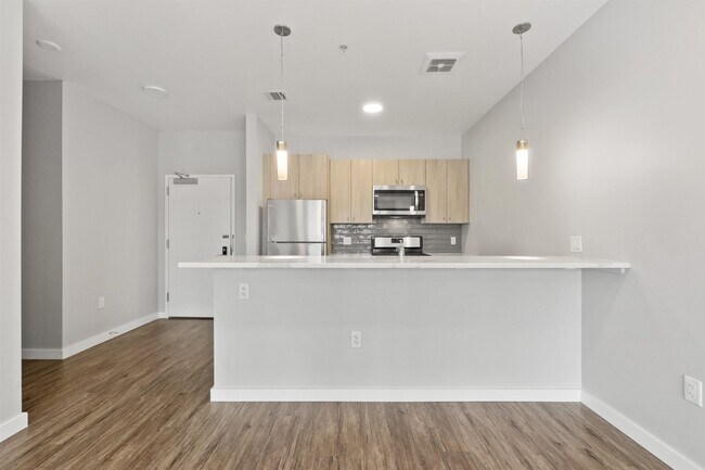 Building Photo - 662 Avenue C