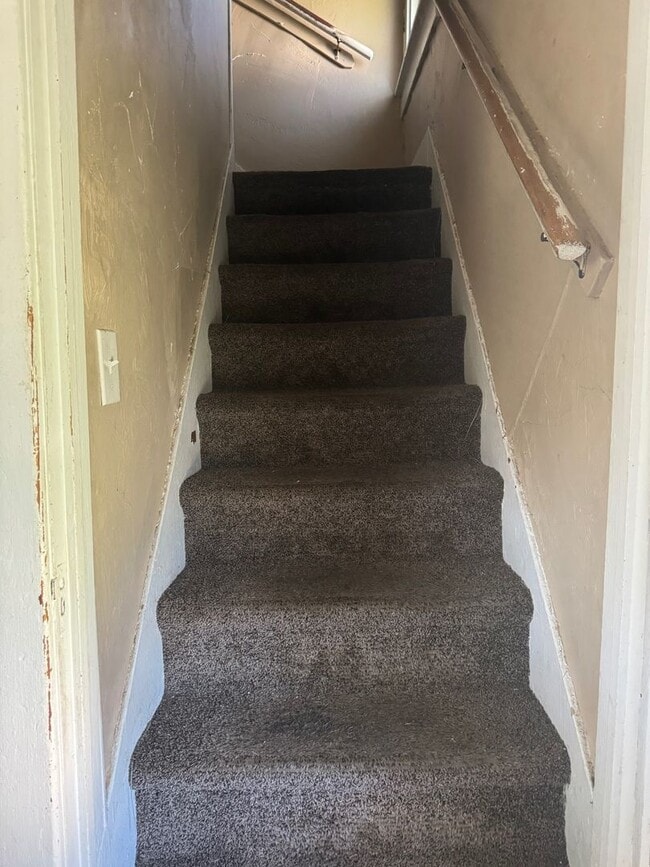 Building Photo - Charming 3-Bedroom Property in Prime Location