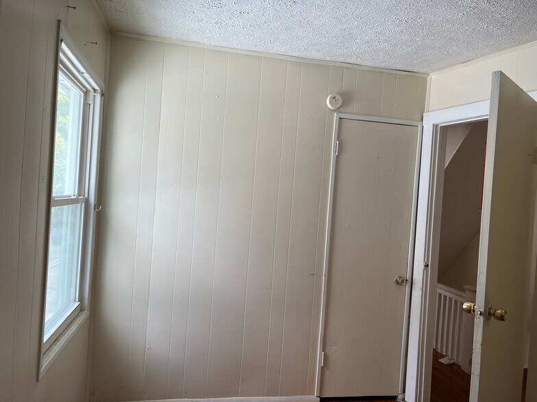 Building Photo - 95 Morton St