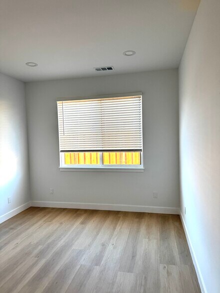 Building Photo - 3955 Haven Ave