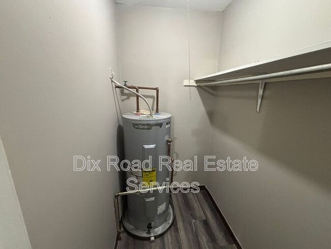 Building Photo - 739 Trumbull St
