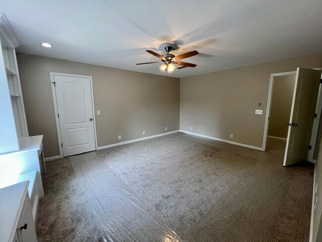 Building Photo - 2903 St Johns Dr