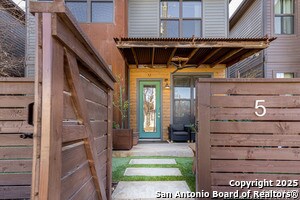 Building Photo - 203 Nogalitos St