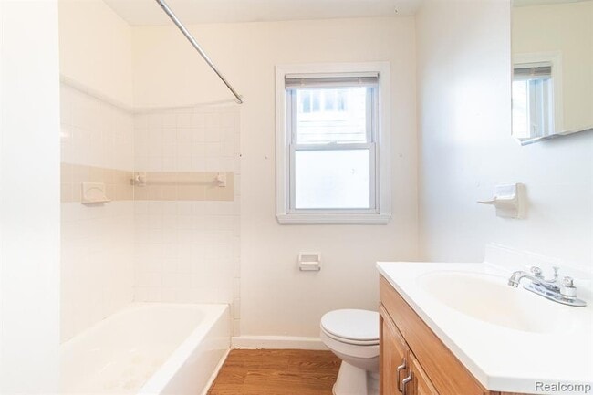 Building Photo - 1216 E George Ave