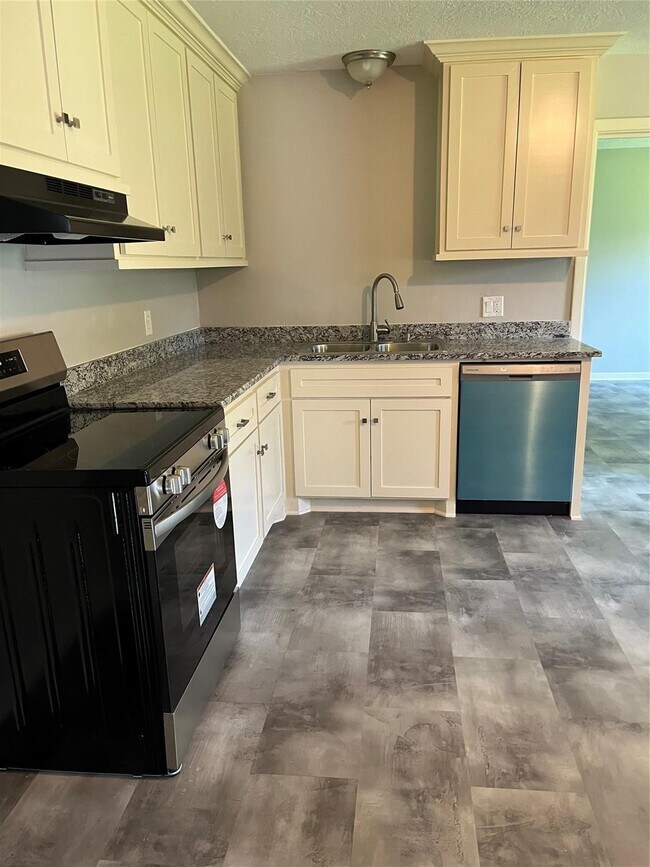 Building Photo - 104 Peach St