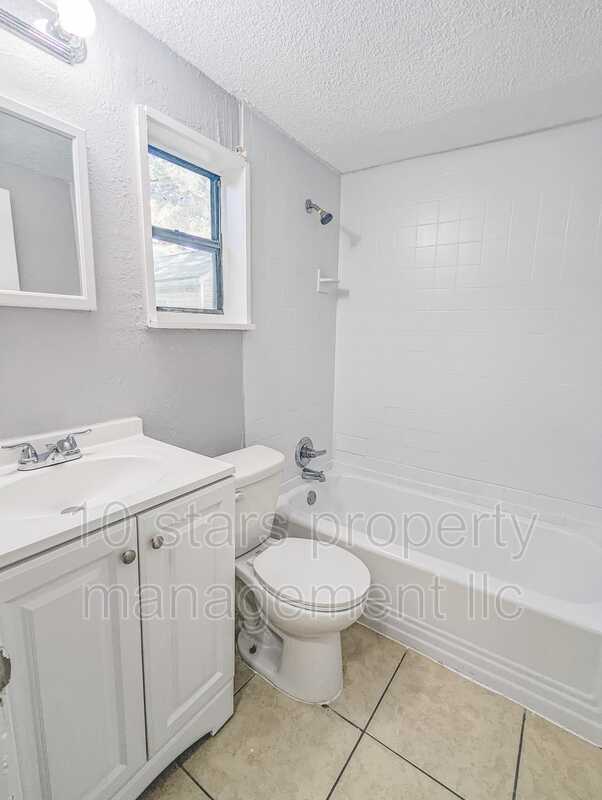 Building Photo - 2705 4th St S