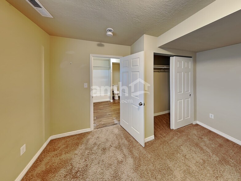 Building Photo - 5252 S 4300 W