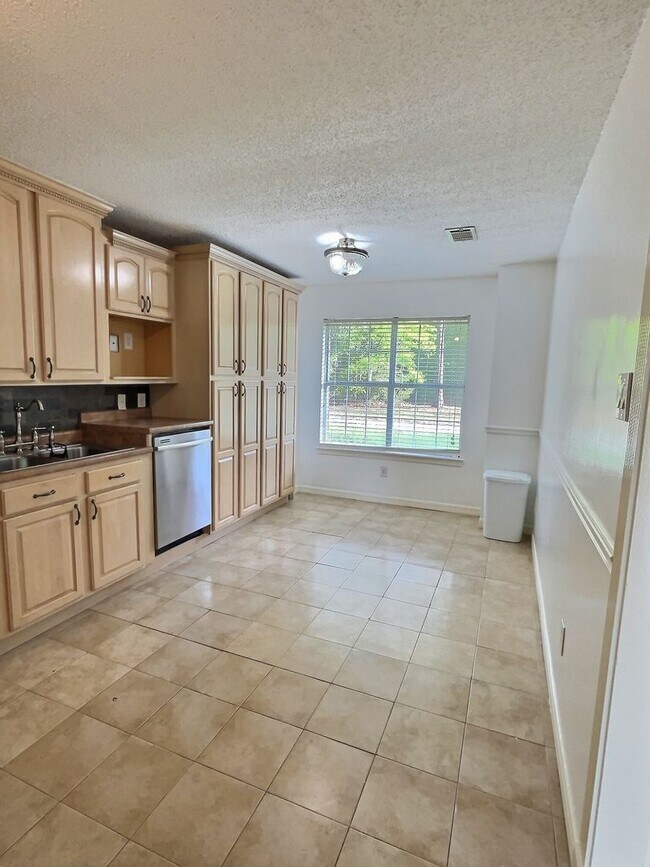 Building Photo - 3-bedroom 2-bathroom home in Vancleave, MS!