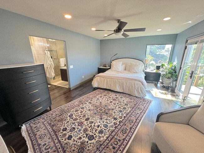 Building Photo - Stunning Hillside Home with Expansive View...