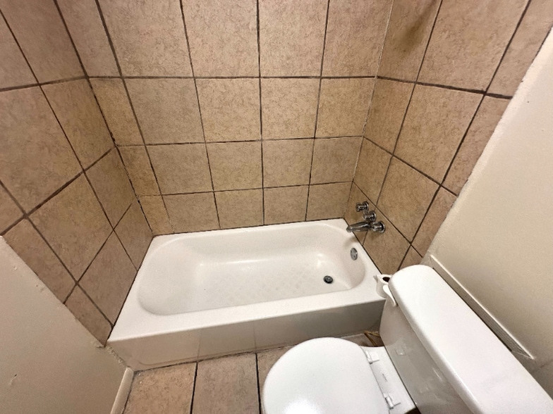 Building Photo - 3925 Camilla Dr