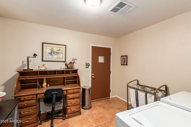 Building Photo - 6419 E Cactus Rd