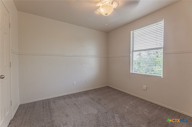 Building Photo - 2406 Waterfall Dr