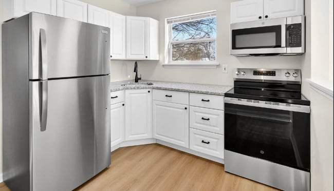 Building Photo - 13 Sligo St