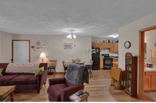 Building Photo - 10561 North Rd