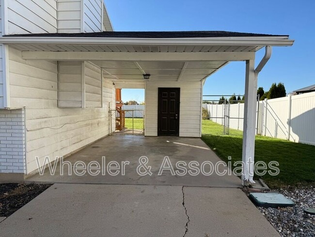 Building Photo - 2587 N 1450 E