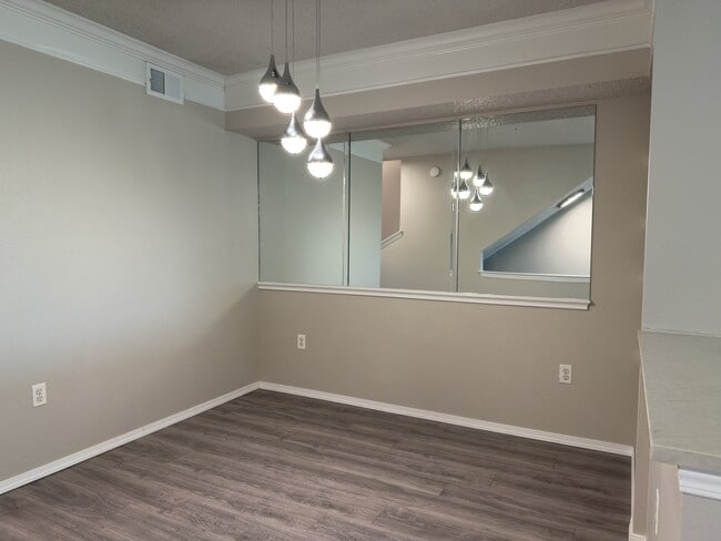 Building Photo - 2069 Eagle Ave