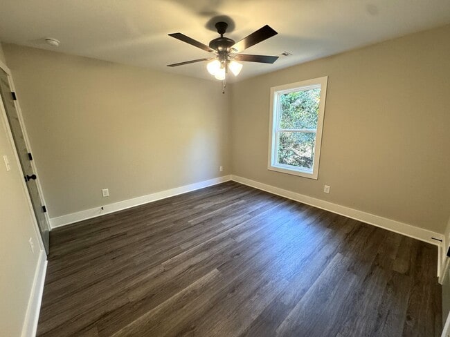 Building Photo - Downtown 4br Home FOR RENT