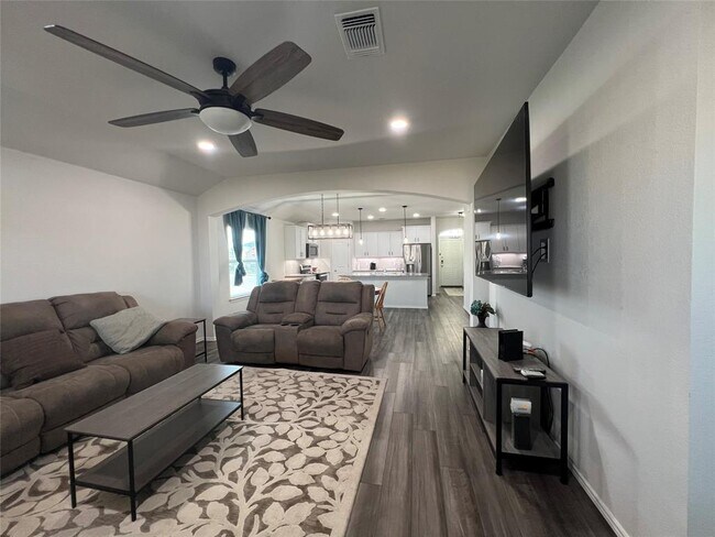 Building Photo - 200 Nathaniel Dr