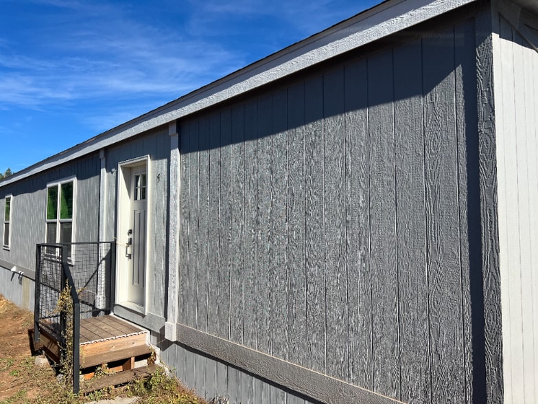 Building Photo - 2000 E Frontier Ave