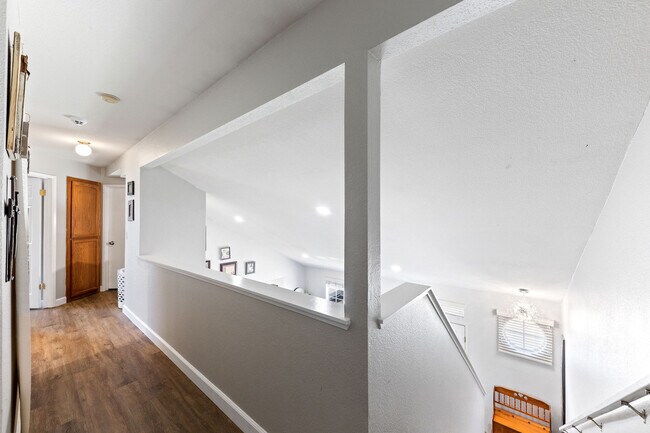 Building Photo - 907 Shadywood Cir