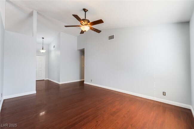 Building Photo - 5761 Cloverleaf Cir