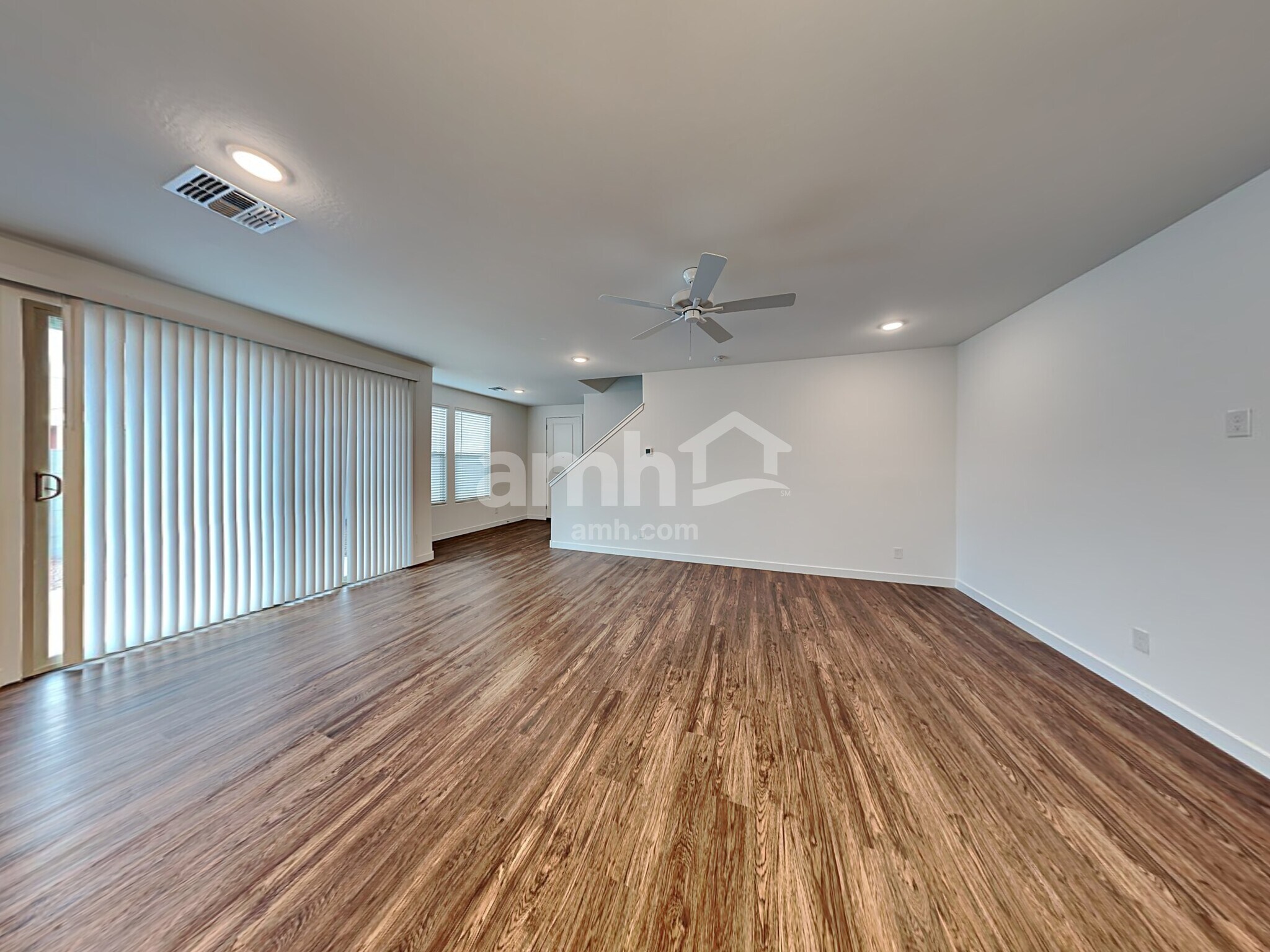 Building Photo - 814 S 150th Dr