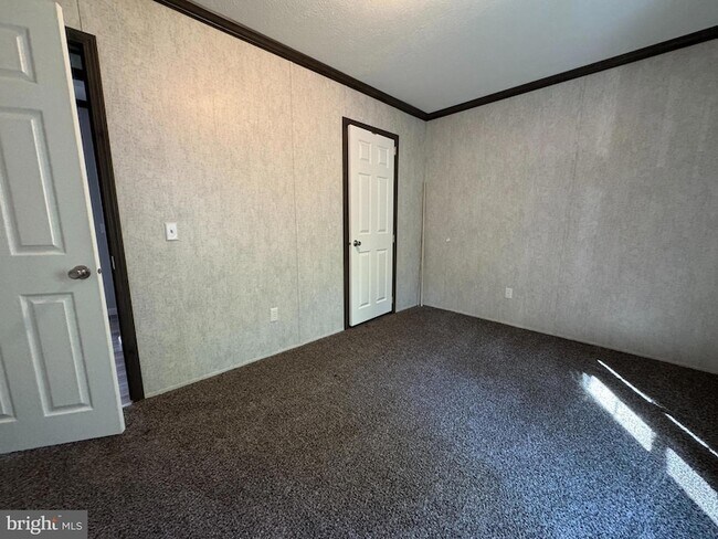 Building Photo - 57 Woodside Dr