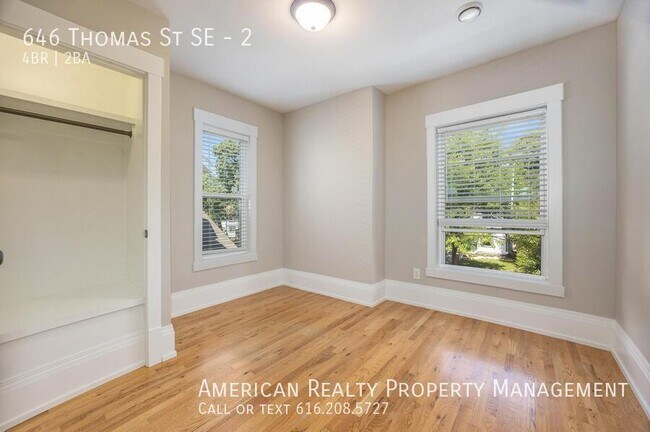 Building Photo - 646 Thomas St SE