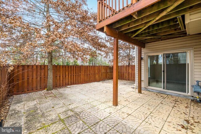 Building Photo - 42639 Chisholm Dr